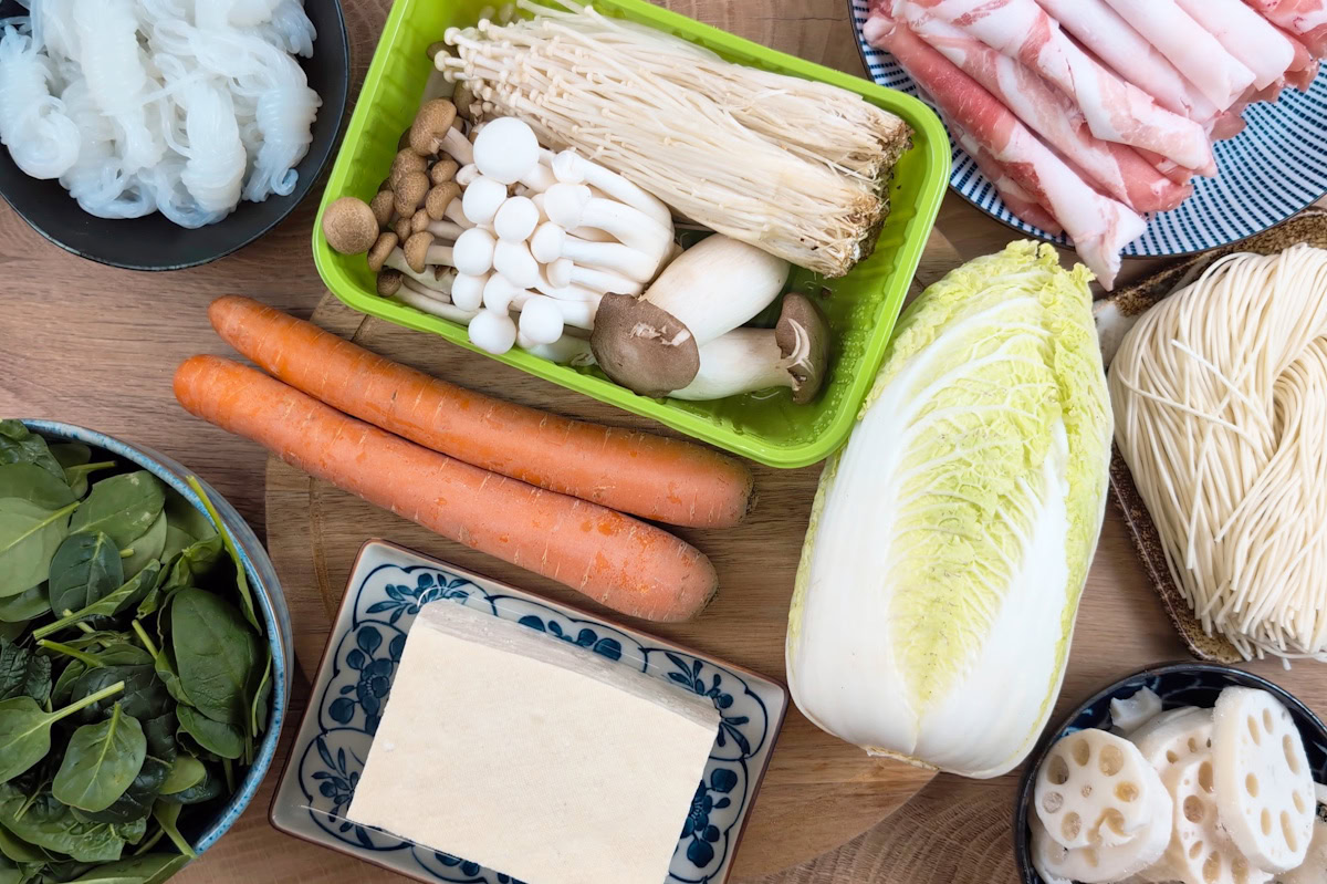 Gemüse, Pilze, Tofu und Nudeln