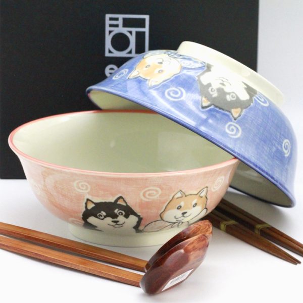 Niedliche japanische Schüssel mit Hundemotiven, perfekt für Sushi oder Nudeln.