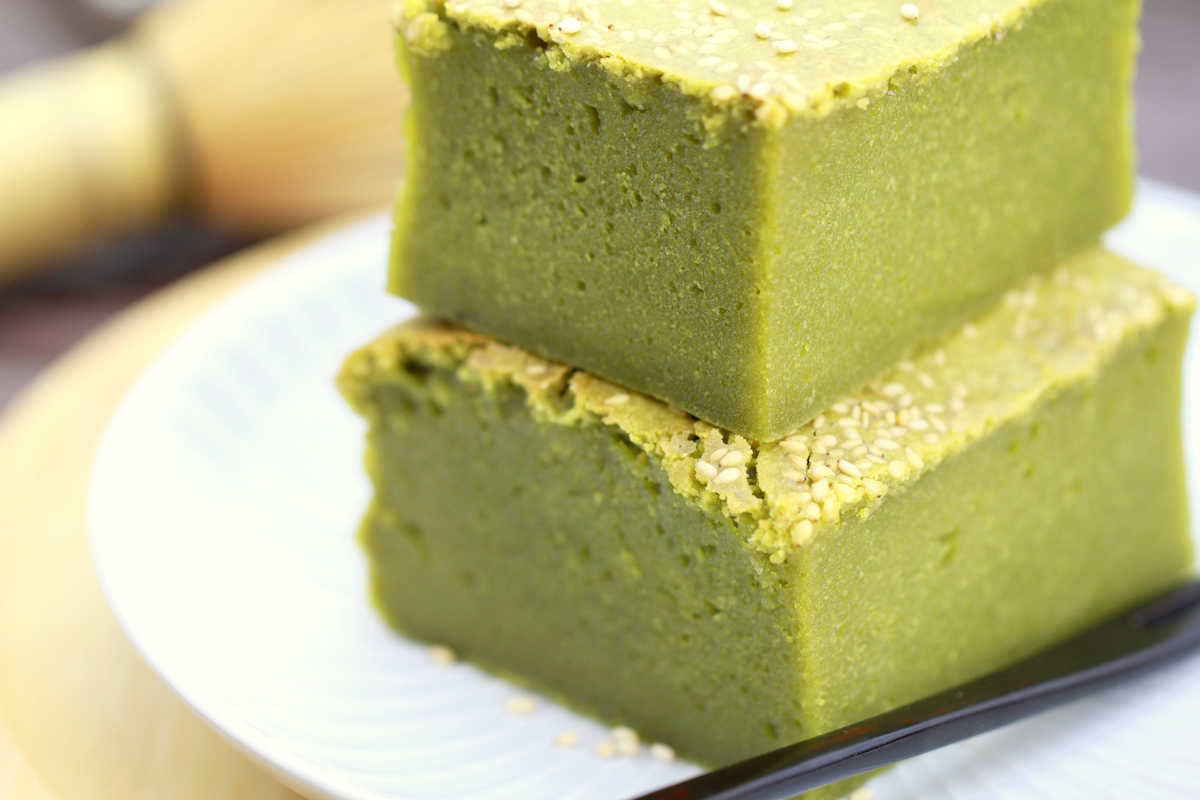 Matcha Butter Mochi in Nahaufnahme