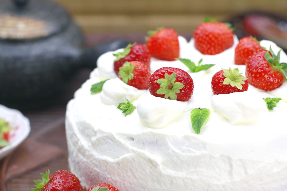 Kurisumasu Keki japanischer Weihnachtskuchen mit Erdbeeren