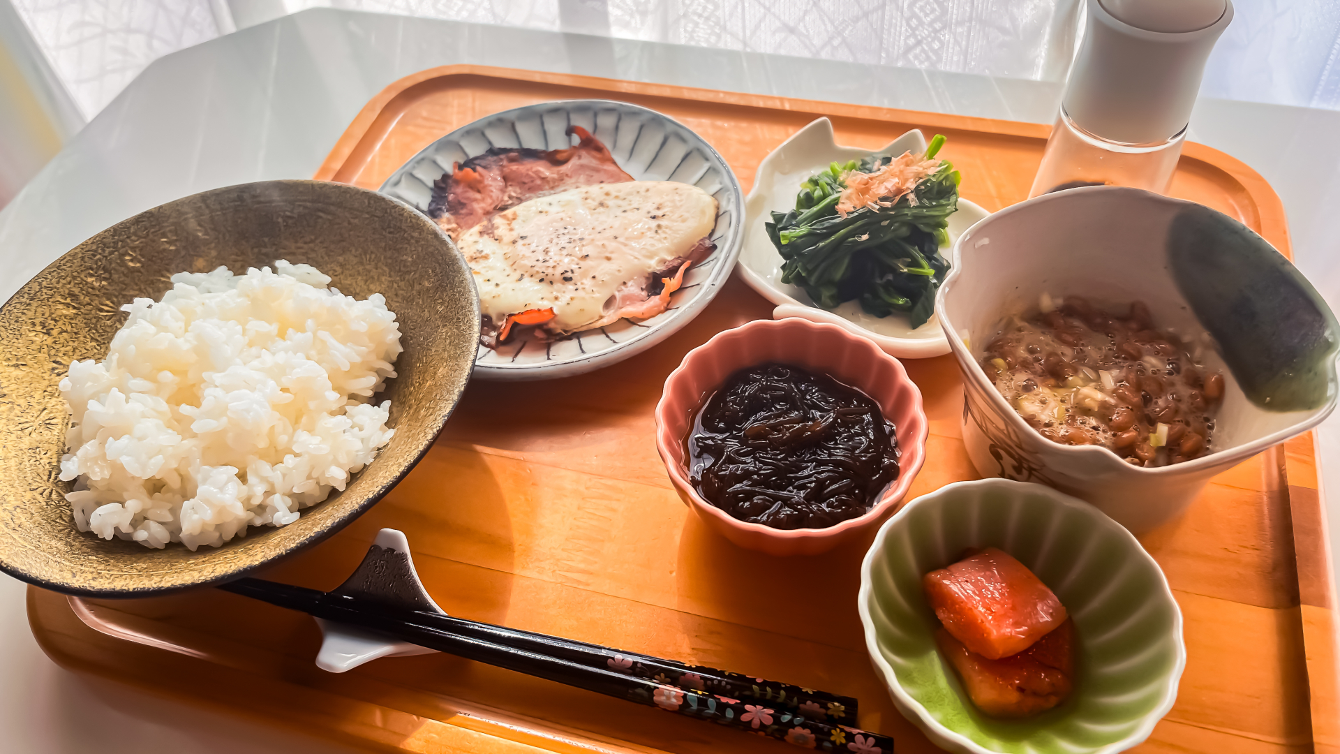 Ausgewogenes traditionelles japanisches Frühstück